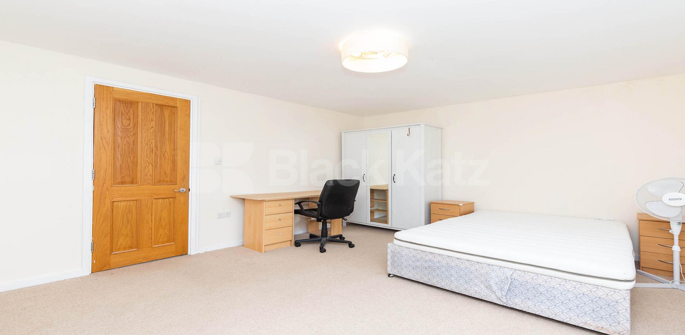 			4 Bedroom, 1 bath, 1 reception House			 Drummond Street, Euston